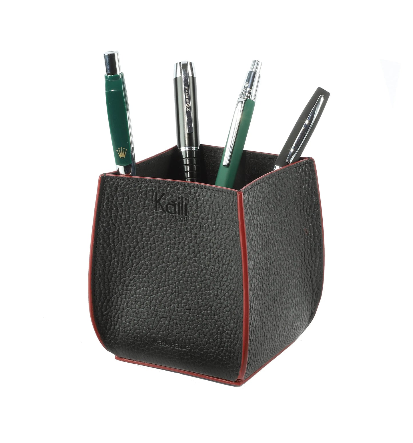 K0032AB | Pot à crayons en cuir véritable pleine fleur grain dollars. Coloris noir avec bords rouges. Dimensions : 8,5 x 8,5 x 12 cm. Conditionnement : coffret cadeau fond/couvercle
